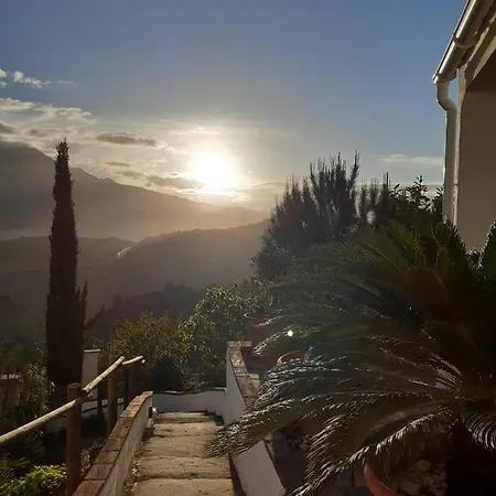 Casa Amani Bed & Breakfast Vinuela